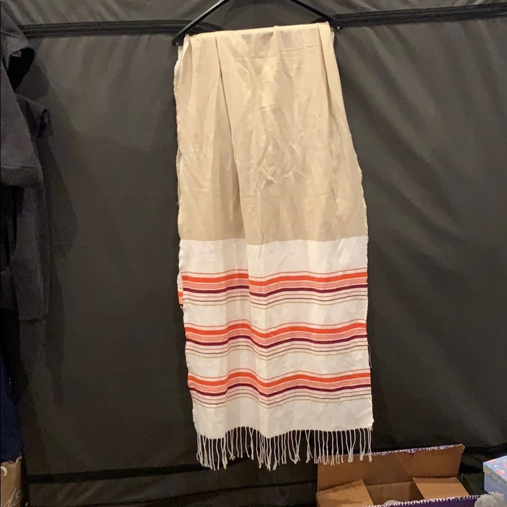 A beautiful scarf